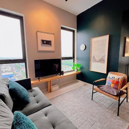 Studio Staycation D'Sara @ Linked Mrt, Near Thomson Hospital & Sungai Buloh Hospital Buitenkant foto