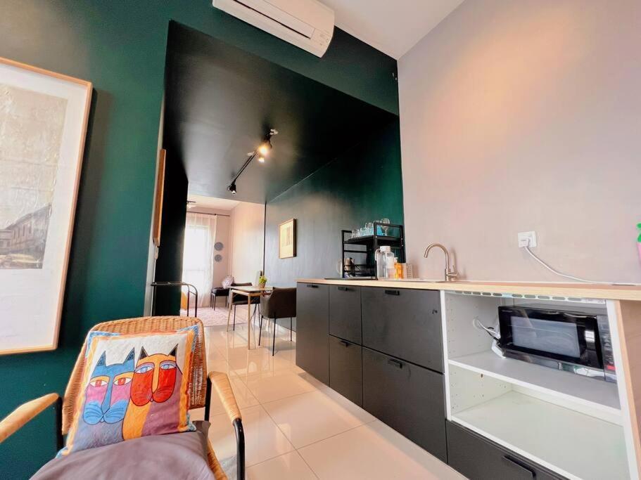 Studio Staycation D'Sara @ Linked Mrt, Near Thomson Hospital & Sungai Buloh Hospital Buitenkant foto
