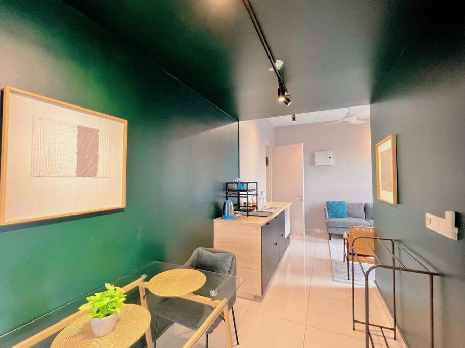 Studio Staycation D'Sara @ Linked Mrt, Near Thomson Hospital & Sungai Buloh Hospital Buitenkant foto